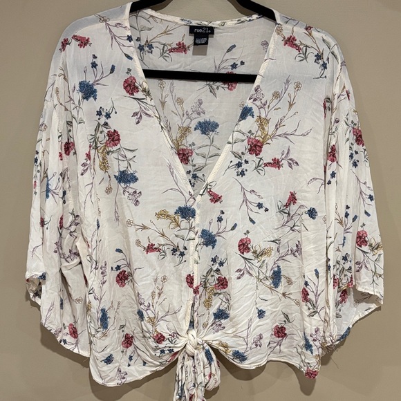 Tops - Floral bohemian tie front blouse